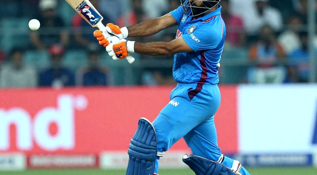 लखनऊ की ख़ामोशी, एक तस्वीर और वह कहानी जो कर्नाटक के 'मोड़' से छूट गई